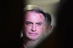 Bolsonaro passa por cirurgia no ombro nesta sexta em Brasília