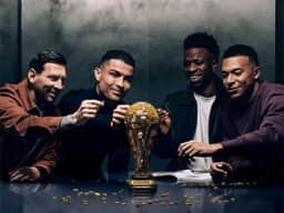 LEGO reúne Vini Jr., Messi, CR7 e Mbappé em campanha 