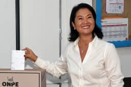Keiko mantém vantagem mínima na apuração dos votos das presidenciais no Peru