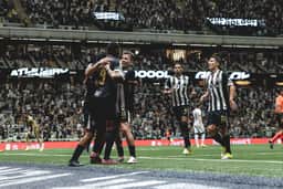 Atlético recebe Flamengo em busca de alívio para crise