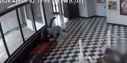 DIretor chegou a ser baleado antes de deter o homem armado (Foto: Reprodução/Redes Sociais)