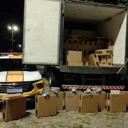 Caminhão com contrabando de 175 mil maços de cigarro é apreendido