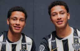 Gêmeos Samuel e Vinicius renovam com o Atlético até 2030