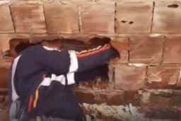 PB: Bebê é encontrado entre muros de casas e morre após resgate