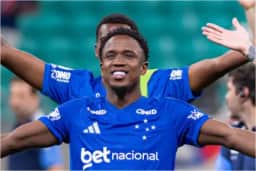Sinisterra sinaliza acerto para permanência definitiva no Cruzeiro