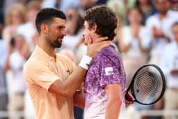 João Fonseca faz história e vence Djokovic de virada em Roland Garros
