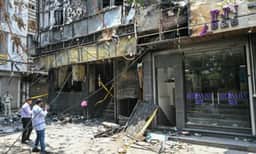 Incêndio em hotel da capital indiana - Foto: ARUN SANKAR