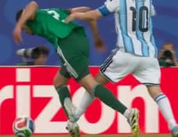 Técnico da Argélia diz que Messi deveria ter sido expulso