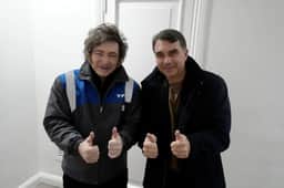 Flávio Bolsonaro se reúne com Milei em Buenos Aires