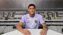 Goleiro de 16 anos assina contrato profissisonal com o Galo