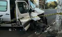 SP: Idoso de 82 anos morre após ambulância do Samu bater em poste