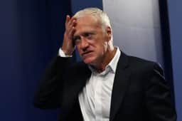 Deschamps critica demora antes do pênalti de Mbappé