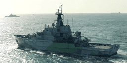 Fragata russa dispara contra iate britânico no Canal da Mancha