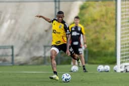 Volante do Atlético desabafa nas redes sobre 395 dias sem jogar: 'Tristeza'