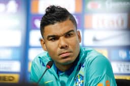 Casemiro e Ibañez estão pendurados e podem desfalcar o Brasil contra a Escócia