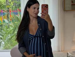 Sthefany Brito faz laqueadura após terceiro filho
