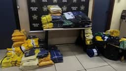 PCERJ intercepta ônibus com duas mil camisas falsificadas da seleção e times cariocas