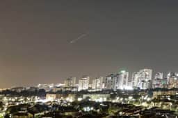 Irã lança mísseis contra Israel, que afirma ter interceptado todos