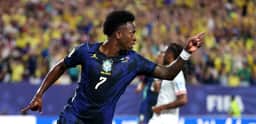 Brasil resolve no 1º tempo, vence o Haiti e assume a liderança do grupo na Copa