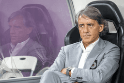 Roberto Mancini volta a treinar a Itália