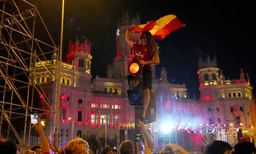 Espanha bicampeã leva multidão às ruas de Madri