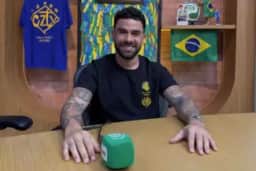 Comentarista da CazéTV é confundido com Bruno Guimarães e xingado nas redes