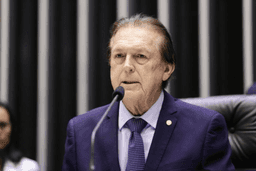 Bivar, ex-aliado de Bolsonaro, será suplente do PT no Senado