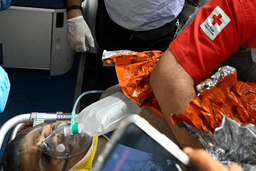 Homem é resgatado após sobreviver 8 dias soterrado na Venezuela