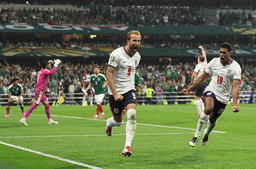 Bellingham faz dois, Inglaterra segura o México e pega a Noruega nas quartas