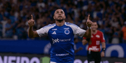 Atacantes do Cruzeiro voltam a jogar em amistoso, mas permanência é indefinida