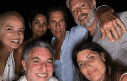 Huck e Angélica postam foto com ator na Europa