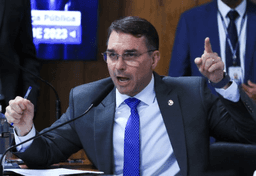 Flávio Bolsonaro revela ameaças em MG