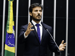 Com provável desistência de Cleitinho, PL avalia Marcelo Aro