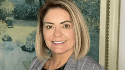 Ex-esposa de Bolsonaro tem contas bloqueadas pelo TSE