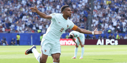 França confirma favoritismo, elimina Marrocos e avança à semifinal da Copa