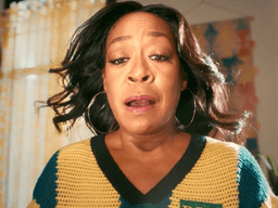 Serasa lança comercial sobre negociação de dívidas com "Rochelle"