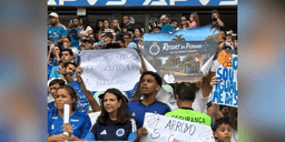 Vitória não ameniza crise, e cruzeirenses protestam contra elenco e diretoria