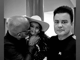 Renner homenageia Rick com vídeo de cantora mirim
