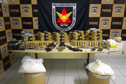 PM apreende 100 kg de maconha em imóvel ligado ao CV em Ubá