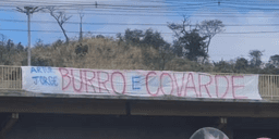 Torcida protesta contra Cruzeiro e pede demissão de Artur Jorge e Bruno Spindel