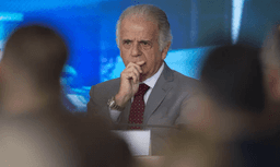 José Múcio tem celular clonado por golpistas