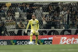 Gabriel Delfim assume lugar de Everson e mostra confiança contra o São Paulo