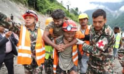 Dois sobreviventes são resgatados de túnel no Nepal após mais de uma semana