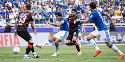 Cruzeiro vence Athletico-PR e segue vivo na briga por vaga na Libertadores