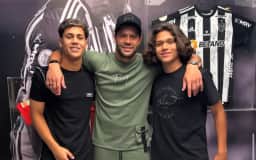 Hulk vê filhos seguirem seus passos nas categorias de base do Atlético
