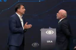 'Exército do Lula' e 'Tropa do Flávio' duelam na arena digital durante debate