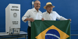 Lula: presidente e candidato à reeleição votou na Escola Estadual João Firmino Correia de Araújo, em São Bernardo do Campo - Foto: Nelson Almeida