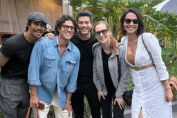 Elenco de Rebelde se reúne para foto em velório de Lua Blanco