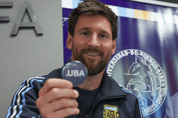 Lionel Messi recebe Honoris Causa da Universidade de Buenos Aires