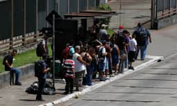 Motoristas de ônibus fazem paralisação na zona sul de São Paulo